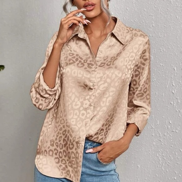 New  satin leopard print button down top - Picture 5 of 5